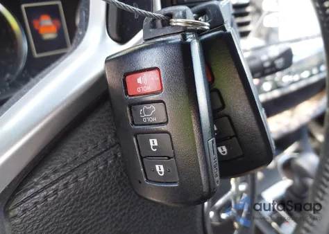 2019 Toyota Highlander Xle z USA, uszkodzony, nr VIN 5TDJZRFH7KS614958